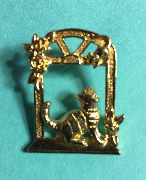 Vintage Gold Tone Cat In Window Tac Pin Jewelry SM-33