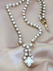 Vintage Milk Glass Choker Necklace White Prong Set Gold Tone 18″ Mid Century