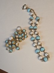 Vintage Crown Trifari 1950s Blue White Lucite Bead Necklace & Earrings Set Gold