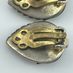 WHITING & DAVIS Clip On Earrings Womens Green Gold Tone Leaf .75in Vintage