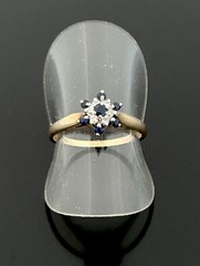 10k – 14k Gold Diamond & Sapphire Cluster Flower Ring Vintage 1980’s 2.1 grams