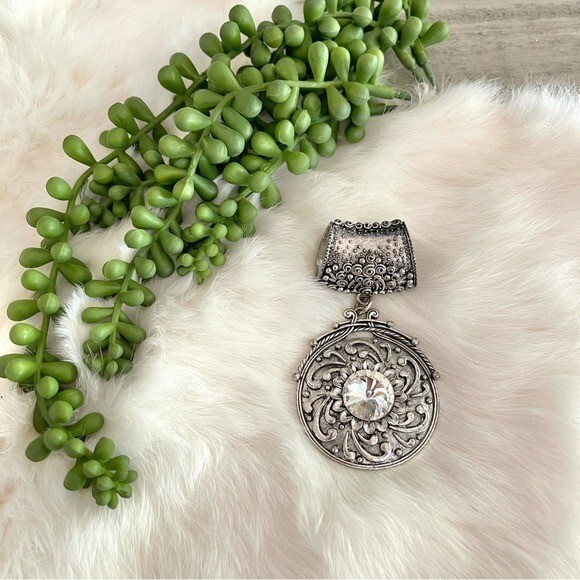 Vintage GB Signed Scarf Ring Rhinestone Embellished Silver Tone Medallion