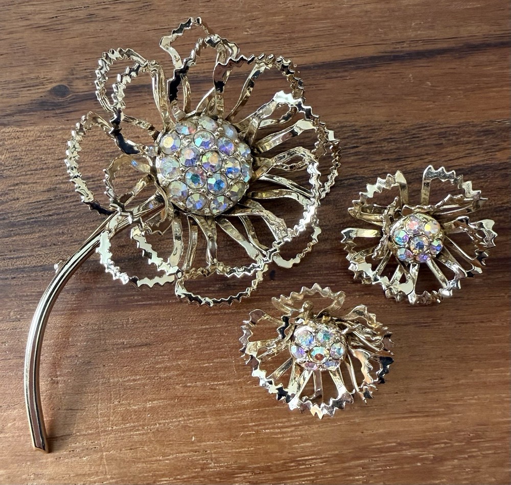 VTG 1968 Sarah Coventry Aurora Borealis Rhinestone Flower Brooch Earrings Set