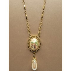 Rare Vintage 1928 Flower Cabochon Pendant Necklace Faux Pearl Barrel Clasp 18″