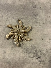 Vintage Snowflake/Star Round Cluster Brooch Pin with Clear Rhinestones