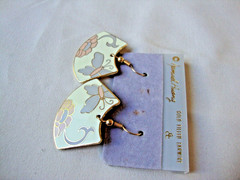 VINTAGE SAMUEL HUANG CLOISONNE BUTTERFLY FLOWER FAN PINK GRAY & CREAM EARRINGS