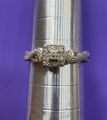 Woman’s Vintage Estate Sterling Silver Diamond Ring .925 Size 7