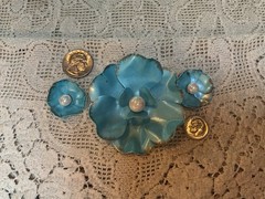 Vtg Enamel Metal Flower Brooch Pin + Clip Earrings Faux Pearl 3pc Set