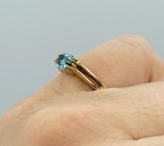 Vtg Sz 7 Ring Sm Aqua Blue Cubic Zirconia 18KGE Stackable Fashion Jewelry StyS3