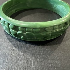 Green Lucite Plastic Bracelet Carved Flowers 2.5 In Diameter
