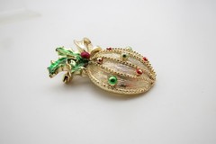 Vtg Gerrys Gold Tone Christmas Ornament Brooch w/Red & Green Enamel