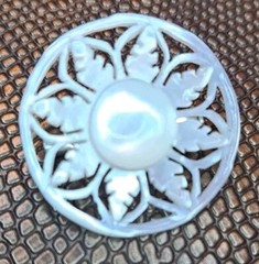 Vintage 1960’s Mother of Pearl Pin Brooch. Secure Clasp. Mint 1″ Round