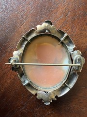 Antique Oval Cameo Bezel Brooch 18K/22K Yellow Gold Brooch Floral 9.6 Grams