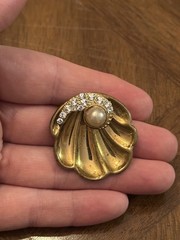 Vintage 1940’s/1950’s Faux Pearl Rhinestone Scallop Shell Brooch Gold Tone Nice!