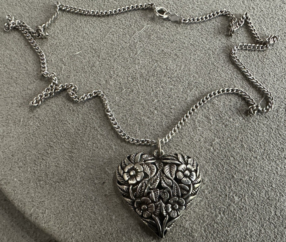 Jezlaine Vintage Sterling Silver Textured Etched Floral Heart Pendant Necklace
