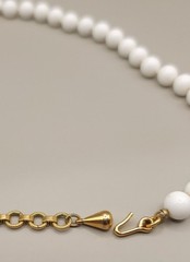 Vtg 1980s Monet White Glass Bead Knotted Strand Necklace 16″ w/ 2″ Extender