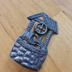 Vintage Pewter Wishing Well Brooch 3D Figural Moving Bucket Dangle Pin