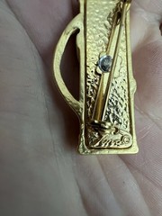 VTG TONA Golf Clubs & Bag Brushed Matte Gold Tone Brooch Pin Golfer Gift 2.25″