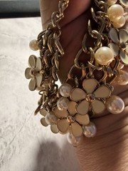 Beautiful Vintage 60’s Ivory Enamel Daisies with Pearl dangles Bib necklace