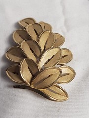Vintage Crown Trifari Leaf Brooch Trifarium Gold Tone Leaves Layered Signed