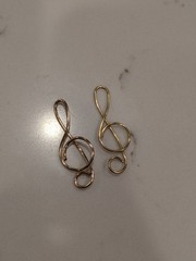 VINTAGE – Gold Toned Earrings, Scarf pins, Danglers and more (10 pieces)