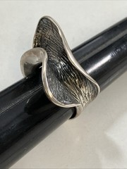 Brutalist Contemporary Sterling Silver Flowing Wave Silhouette Ring Size 10