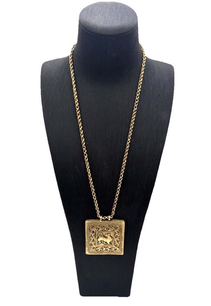 Vintage Accessocraft NY Etruscan Revival Lion Medallion Pendant Necklace