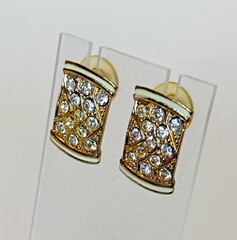 Vtg Pavé Rhinestone Pierced Earrings 1″x5/8″ Posts Enamel Gold Tone 1980s-1990s