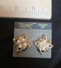Vintage Trifari Signed Goldtone Faux Pearl Clip On Earrings Made In USA NWT