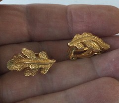 Signed Mimi D N Mimi Di Nascemi Clip On Earrings Textured Gold Tone Leaves