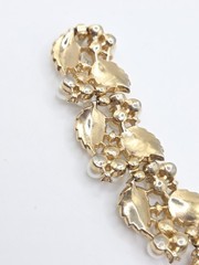 Crown Trifari Goldtone And Faux Pearl Leaf Bracelet 6.5 In