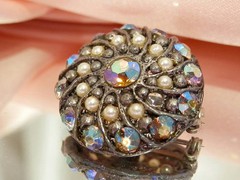 Pretty Vintage 1950 Faux Pearl Aurora Rhinestone Brooch 836a