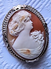ESTATE VINTAGE 12K GOLD FILLED FANCY FILIGREE SETTING SHELL CAMEO BROOCH *FLORA*