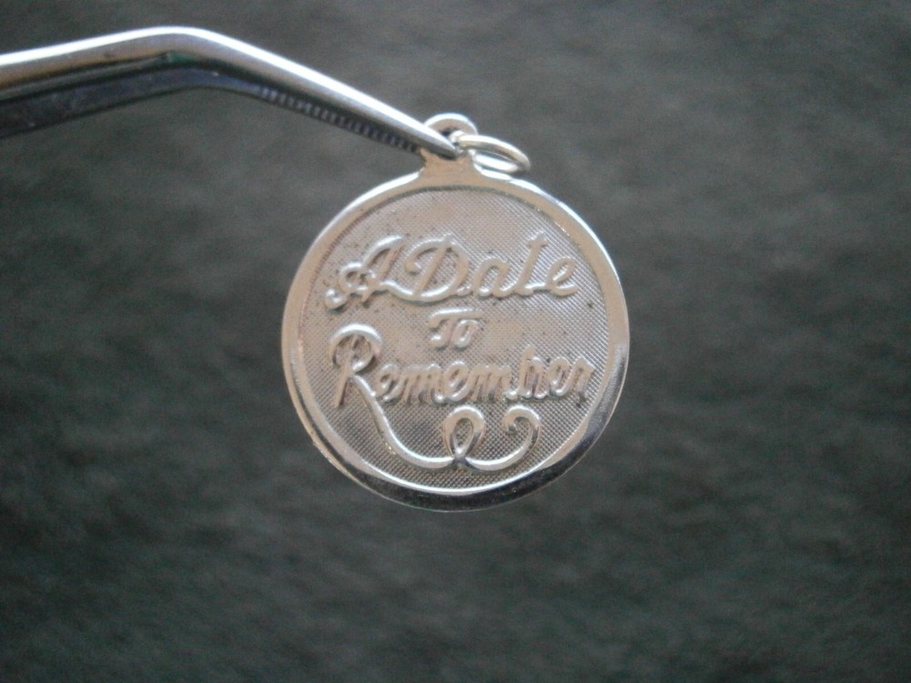 Date to Remember Vintage Sterling Silver Charm Pendant 3.0g No Engraving