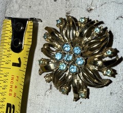 Vintage Blue Stone Floral Brooch Gold Tone