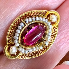 Antique 10K yellow gold red stone & seed pearl brooch pin 2.0 grams