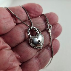 Sterling Heart Pendant Lock & 10 Tiny Diamonds & 18in Chain Box Link 8.7g [8540]