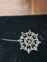 Estate Brooch Clear Rhinestones Snowflake Silver Tone Prong Set Pin 2.25″ Mcm