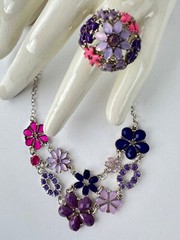 Avon NWT Silver Tone Purple Lilac Flowers Statement Necklace & Size 8 Ring Set