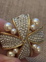 Vtg Swarovski Pearls & Clear Crystals Earrings Gold Tone Clip On Bow Cross READ