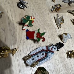 Vintage lot of Assorted Pins. 19 Pieces. Lot 296
