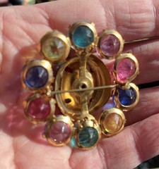 Vtg Faceted Plastic Rhinestone FLOWER Brooch Pin In Gold Tone Setting 1.75”