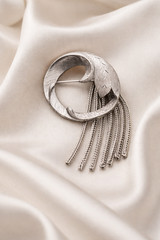 Vintage 1960s Modernist Silver Tone Circle Leaf Tassel Brooch Pin