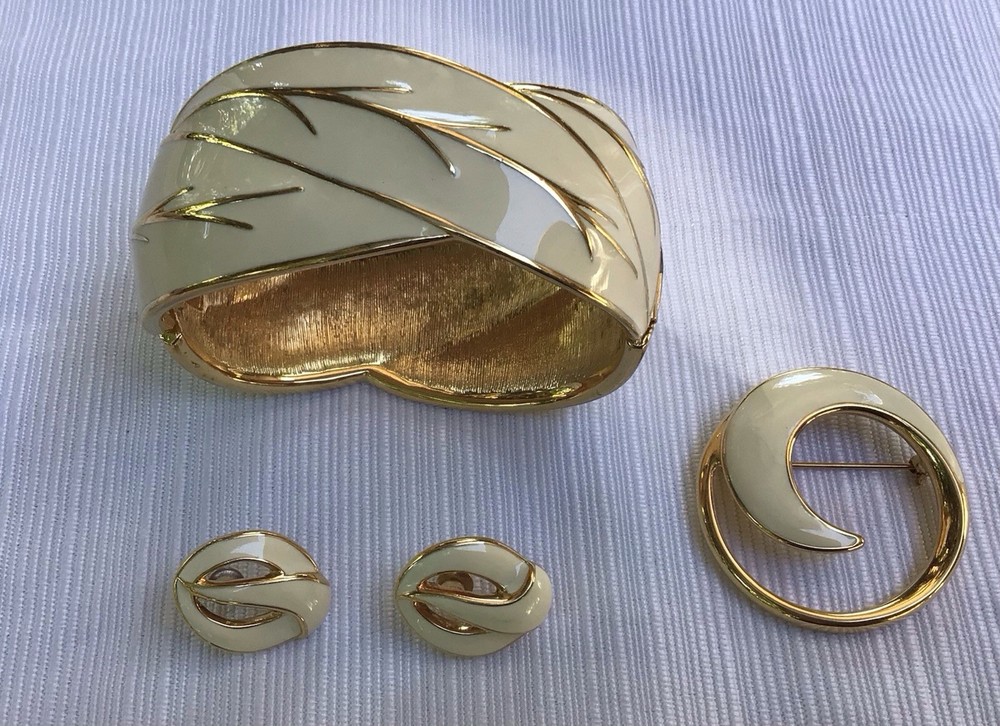 Vintage Monet 1980s Ivory Enamel Gold Vine Bracelet Earring Brooch Set 3pc