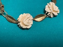 🌸 Vintage Krementz Bracelet Gold Overlay Carved White Roses Floral Leaf Link 🌸