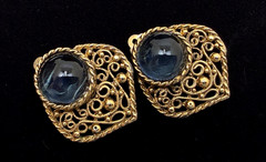 Vtg Clara Studios Asymmetry Glass Cabochon Gold Tone Filagree Earrings Clip On