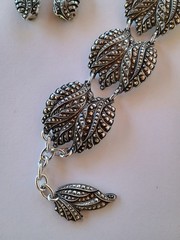 Vtg Leaf Bracelet & Earrings Set W. Germany Silver Tone Lightweight Paved Look
