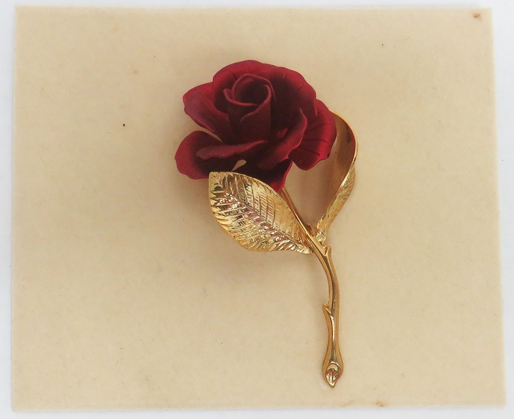 BEAUTIFUL MOTHER’S DAY METAL ENAMELLED ROSE THE SYMBOL OF LOVE IN GOLDEN CARD