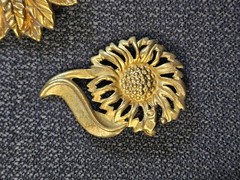 5 Vintage Floral Brooches Gold-Tone, Two Signed, One AAi