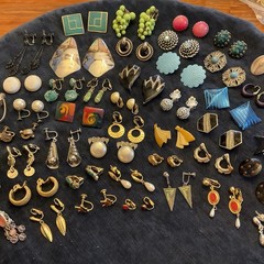 HUGE Lot Vintage Clip On Screw back Earrings Gold Tone Silver Tone 47 Pairs